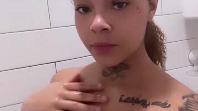 Therealbritain Onlyfans nude shower video is hot trending!!!