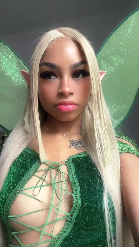 Nadia Jocelyn New Video Shows Off Her Topless!!!