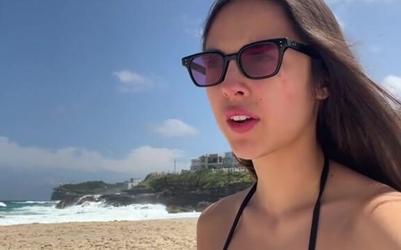 Olivia Rodrigo nude video showing big breasts on the beach!!!