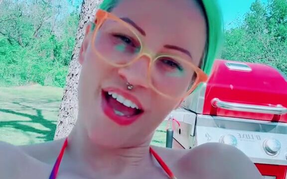 Barbiewants2hype Porn Video Showing Off Her Huge Boobs