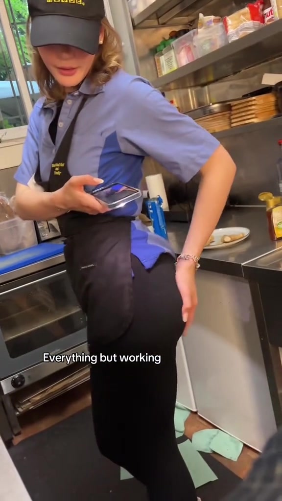 Butteronshift New Porn Video Shows Off Her Big Butt