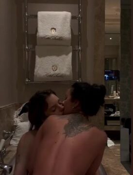 Lexicgoldberg Onlyfans Lesbian Sex In Bathtub