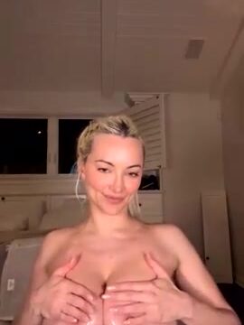 Lindsey Pelas Nude Showing Off Her Big Boobs In Live Stream