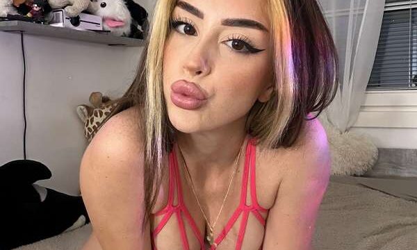 Freakygamergirl Onlyfans Nude Shows Off Her Hot Body